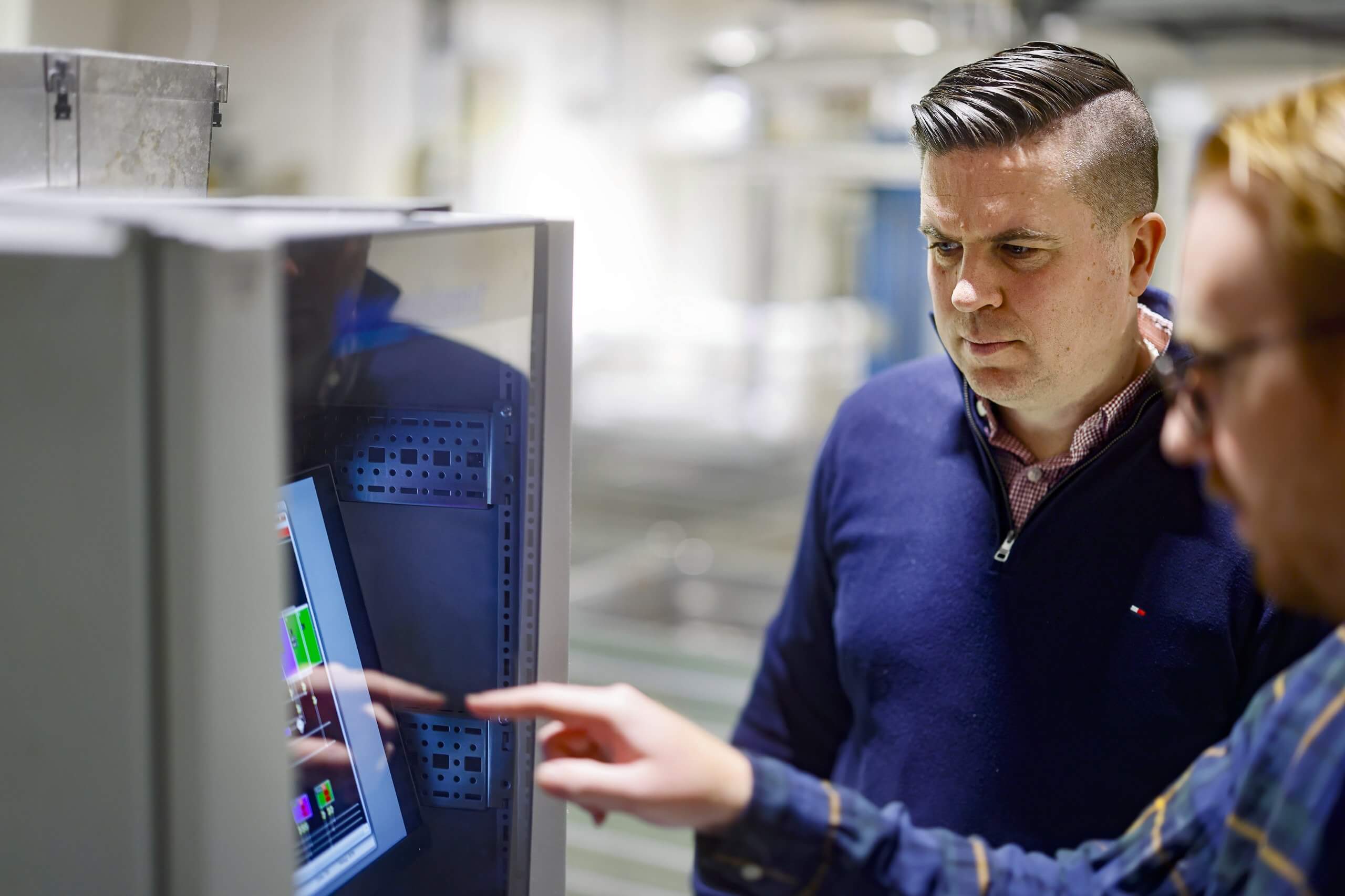 "Att se hur människor på sin arbetsplats tycker att vi blir bättre, de mår bättre till att vi har en högre upptid på maskiner, de går länger innan det blir stopp, till att vi har kunder som är nöjda. Det är hela alltet, att få allting att lira så det blir bättre och bättre för varje dag" - Jonas Falkestedt, teknisk chef på Textilia.
